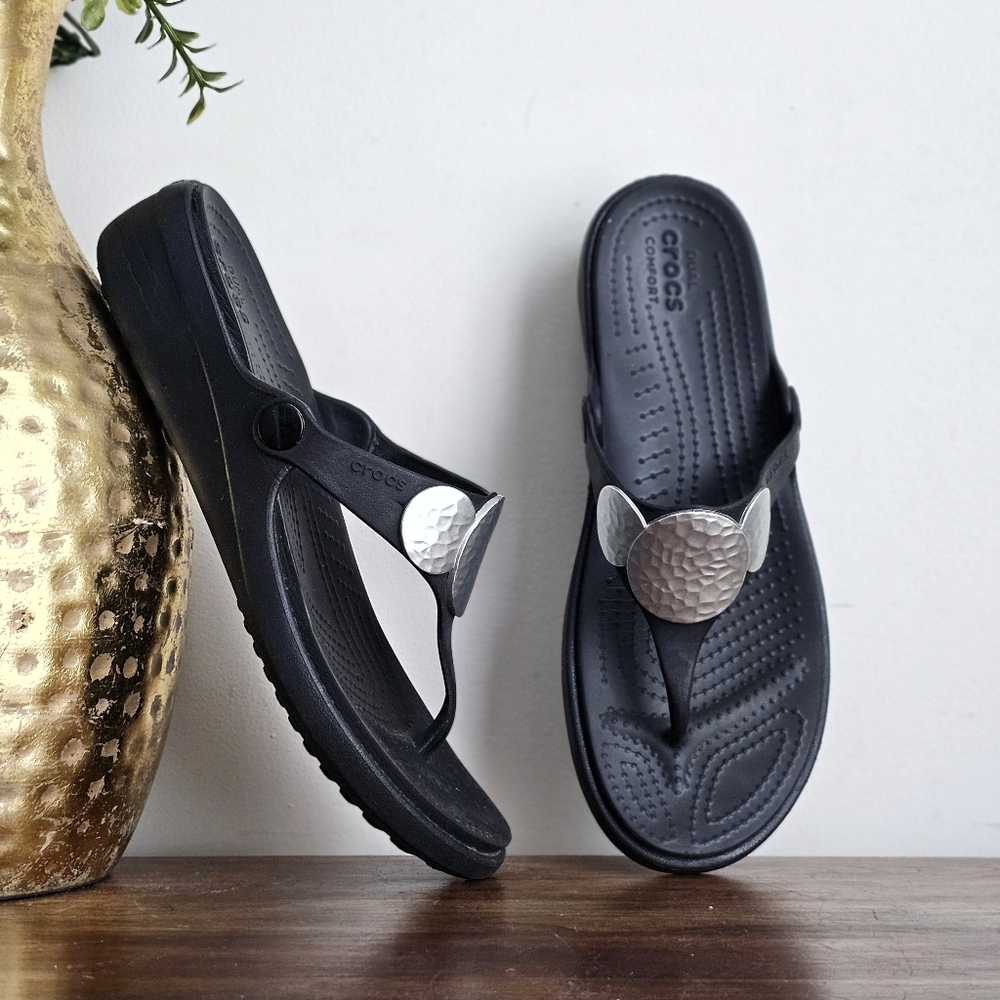 Crocs Sanrah Black Embellished Wedge Flip Flops Dual Comfort Sandals W9